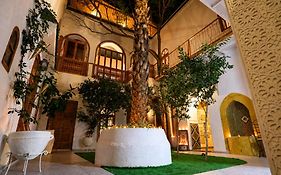 Riad O Ly